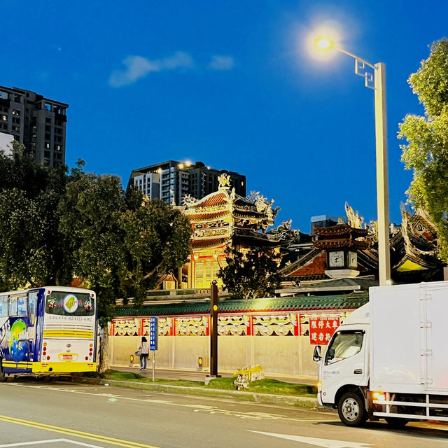 🌙 After Dark in Taipei: Hidden Local Flavor in Huaxi & Xichang Night Markets