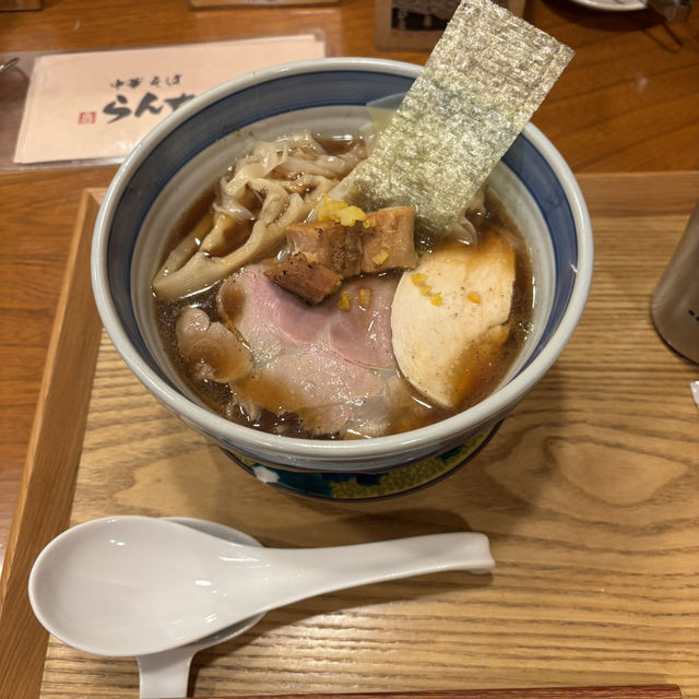 【日本・京都🇯🇵】鴨川沿いの人気店「らんたん」でラーメン＆チャーシュー丼を満喫✨