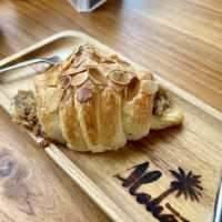 南国気分満点！パタヤのアロハスタイルのブランチカフェ🇹🇭