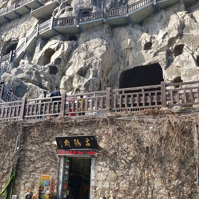 Longmen Grottoes (Luoyang) Longmen Grottoes (Luoyang)