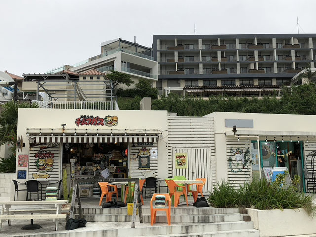 白色山丘上的飛行夢:瀨長島的悠閒海景與飛機盛宴  白色山丘上的飛行夢:瀨長島的悠閒海景與飛機盛宴
