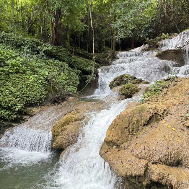 น้ำตกผาตาด จังหวัดกาญจนบุรี