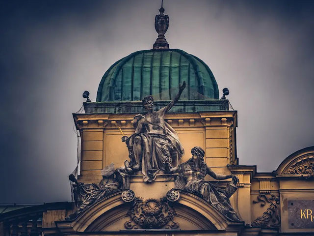 【宮殿のような劇場で芸術に浸る】スウォヴァツキ劇場🎭🏰