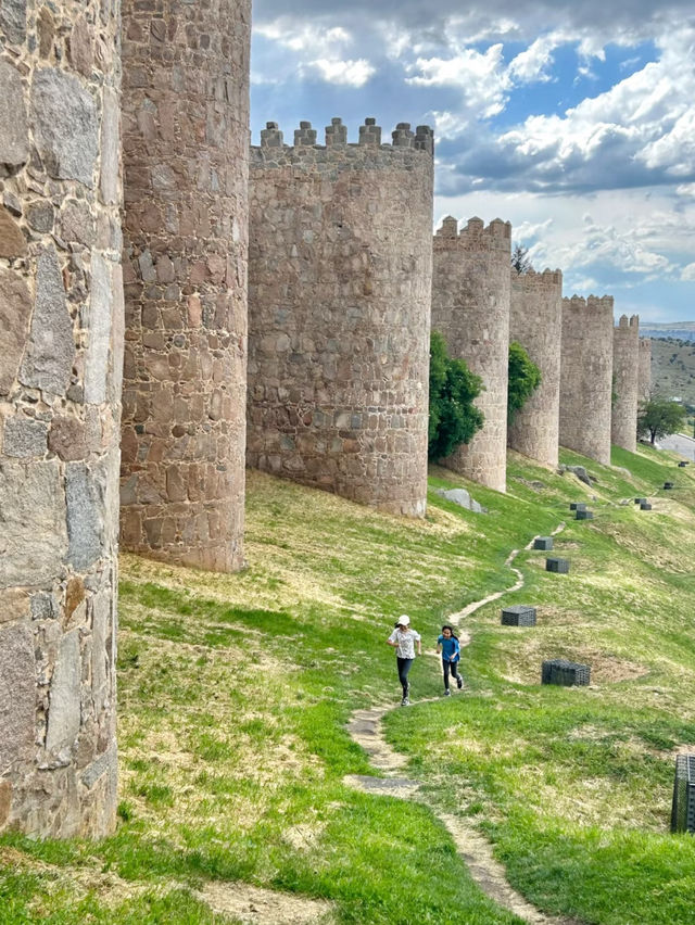 Revolving Around the Beauty of Architecture: Eyes on Spain 