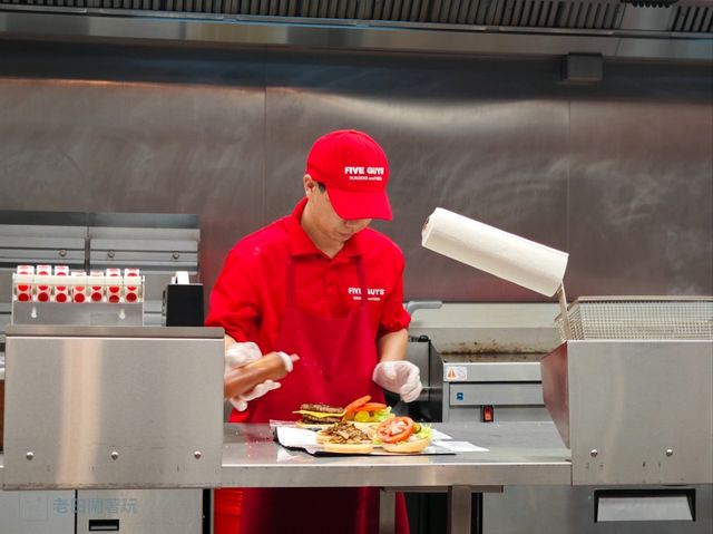 澳門老佛爺百貨的FIVE GUYS…薯條也太美味了吧😍 澳門老佛爺百貨的FIVE GUYS…薯條也太美味了吧😍
