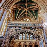 Exeter Cathedral – Devon’s Majestic Stone Crown of Faith & Time