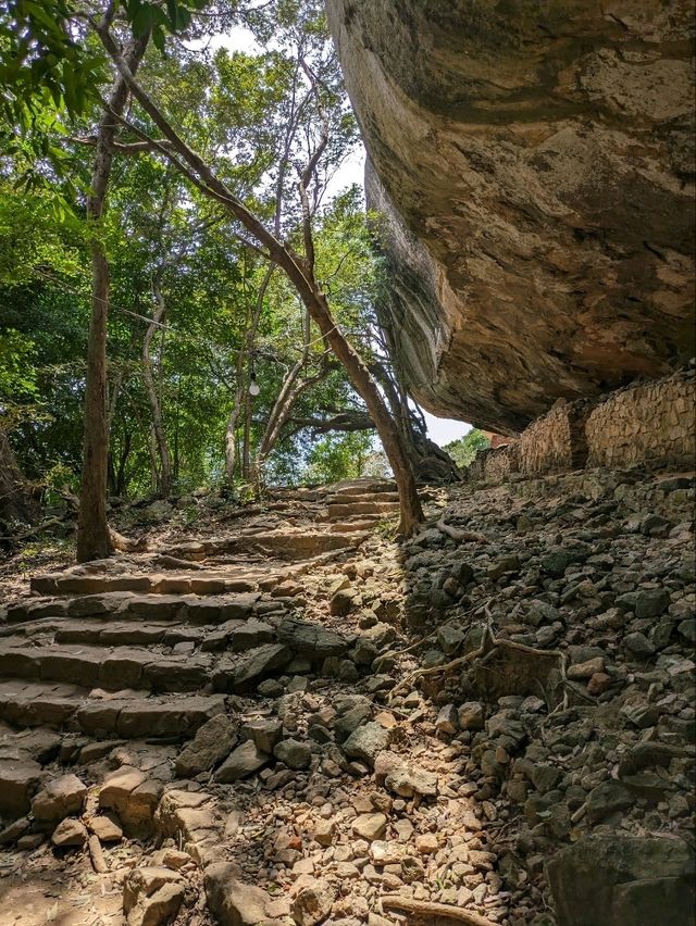 天空の宮殿、シギリヤと絶景のピドゥランガラ⛰️