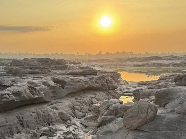 สามพันโบก จังหวัดอุบลราชธานี