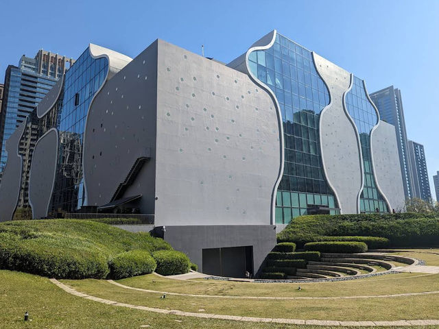 🎭 National Taichung Theater — A Masterpiece of Modern Architecture and Art 