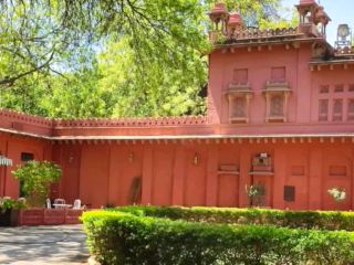 #hellohalloween

🏰 Gajner Palace, Bikaner 🌸

A royal oasis on the edge of Gajner Lake, Gajner Palace combines historic charm with natural beauty. 👑✨ Once a hunting retreat for Maharaja Ganga Singh, it now offers a heritage stay surrounded by lush gardens, peaceful waters, and desert landscapes. 🌿 Enjoy lake views, wildlife spotting, and a serene royal experience! 💛

🕰️ Open 24 Hours (Hotel Guests) | 💰 Heritage stay & dining available
📍 Gajner, Bikaner

#GajnerPalace #RoyalRajasthan #BikanerDiaries #HeritageLuxury #IncredibleIndia

