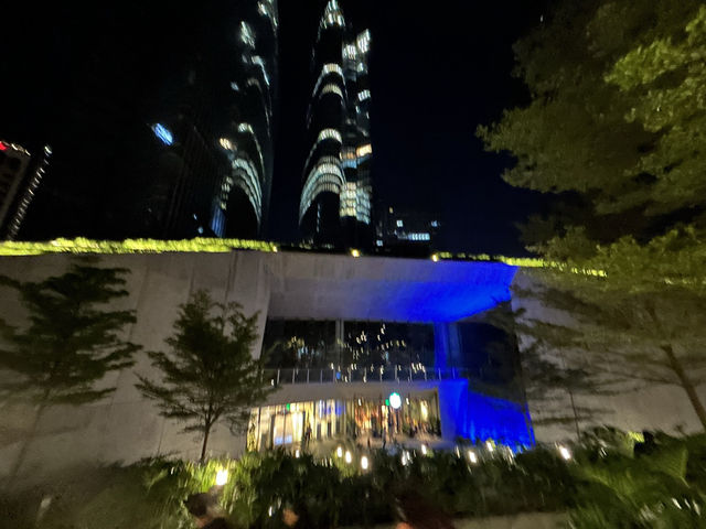 🎄 Ayala Triangle Gardens｜馬尼拉最夢幻的聖誕燈海