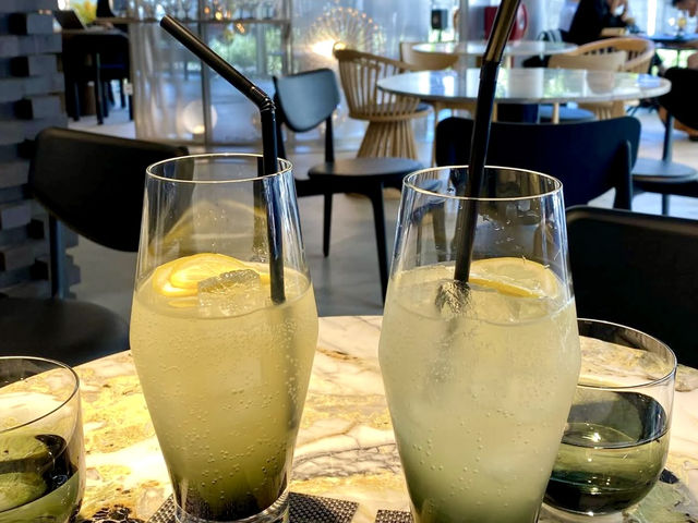 Stylish Break in Aoyama 🪑✨ Stylish Break in Aoyama 🪑✨