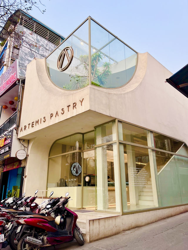 Where Minimalist Vibes Meet Perfect Pastries 🇻🇳🧁 Where Minimalist Vibes Meet Perfect Pastries 🇻🇳🧁