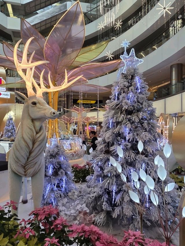 A Glistening Winter Realm at 1 Utama A Glistening Winter Realm at 1 Utama