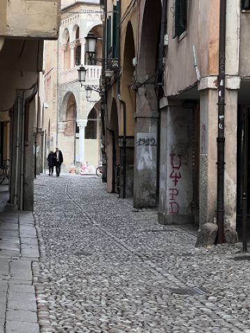 #hellonewyear 

Walking through the Jewish Ghetto of Padua, you’ll notice how many of the buildings rise vertically, with narrow facades and several floors stacked close together. This wasn’t random — when the ghetto was established in 1603, space was limited and rents were high. To fit as many homes as possible in the small, crowded area, buildings were built upwards, with low ceilings on each level and tall residential structures lining streets like Via dell’Arco.
This creates a unique mood today: a maze of narrow lanes and elegant facades that seem to lean inwards, telling the story of a community adapting to very real limits in space and freedom. Even without crowds, the architecture itself feels like a walk through history.
Best time: morning or late afternoon
Weather: pleasant any season
🏘️ A quiet neighborhood where every building reflects a part of Padua’s past.
#Padova#yanaberg_italy  #JewishGhetto