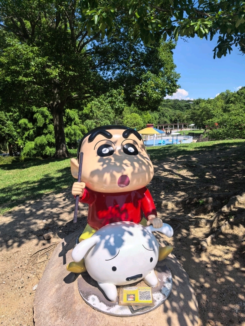 Step into Shin-chan's World! Awaji Island's "Crayon Shin-chan Adventure Park" — Conquer the 8-Meter Rope Maze and Epic Ziplines!