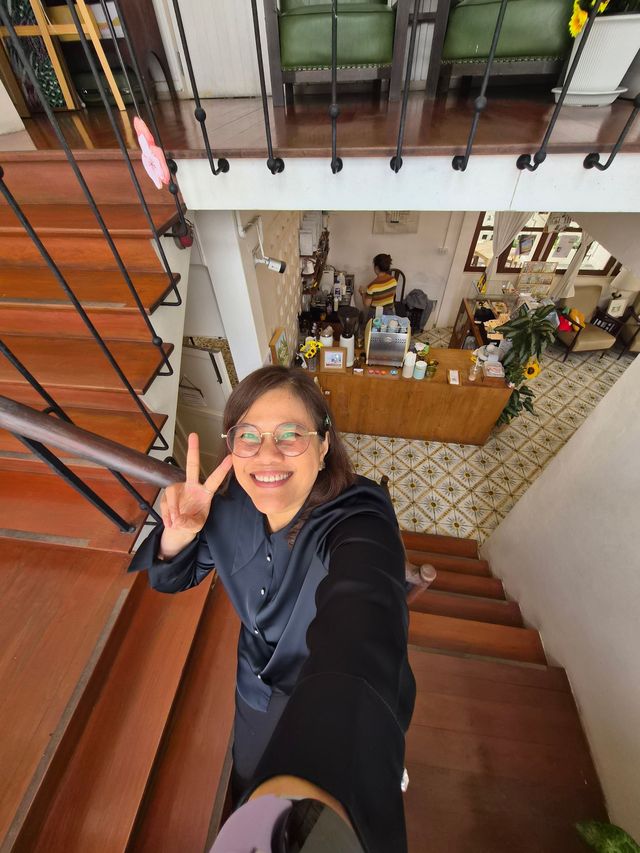 ðŧ Narisa Cafe & Creative : āļāļēāđāļāđāļ§āļīāļāđāļāļāđāļāļŠāļ§āļāļāļĢāļĩāļāđ āļāļĩāđāļŠāļēāļĒāļāļēāļĢāđāļāđāļĨāļ°āļāļāļāļēāđāļāđāļĄāđāļāļ§āļĢāļāļĨāļēāļ âïļðĻ