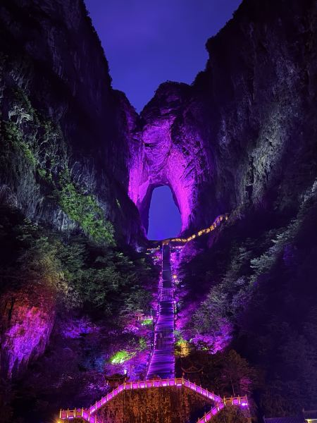 Tianmen Mountain in 1 Day: 999 Steps, 99 Turns, and Evening
