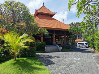🌴In the heart of Kuta! This hotel is amazing! A tropical resort oasis perfectly integrated into the city ✨🌊