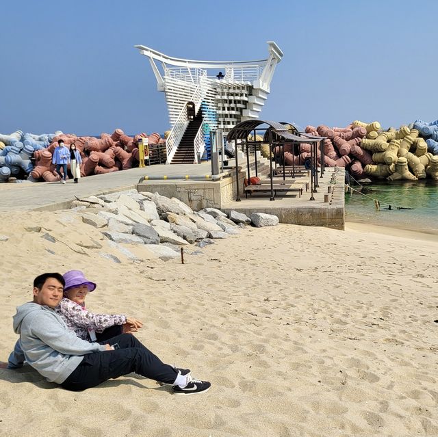 우리나라 맞아? 알록달록한 방파제가 있는 해수욕장