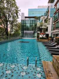 “Clarke Quay Comfort: Stylish Stay with Riverside Ease”