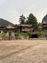 白天遊小七孔，晚上去瑤山古寨，體驗非遺文化特色