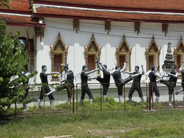 A Day at Damnoen Saduak Floating Market & Maeklong Railway Market A Day at Damnoen Saduak Floating Market & Maeklong Railway Market