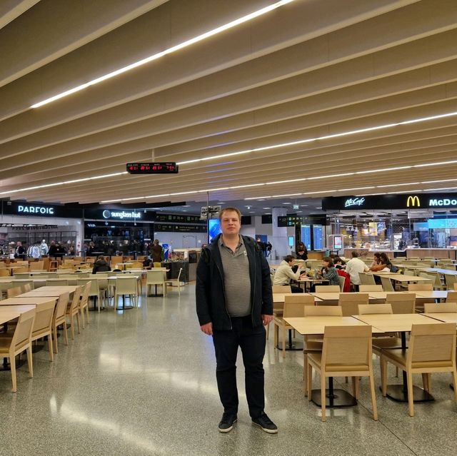 Lisbon Airport - WOW 