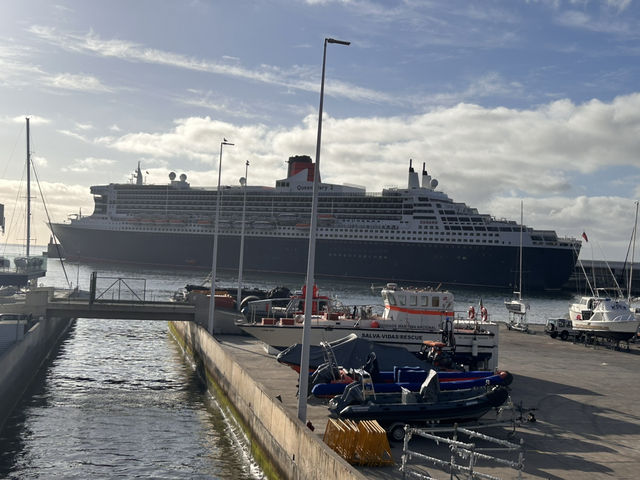 Cruising into port 
