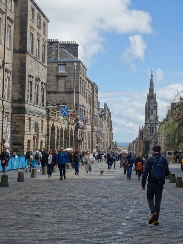 🏰✨ Edinburgh Highlights: National Museum, St. Giles’ Cathedral & Victoria Street