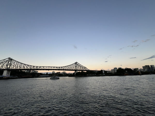 漫步布里斯班的鋼鐵地標：故事橋散步心得 🌉🌆