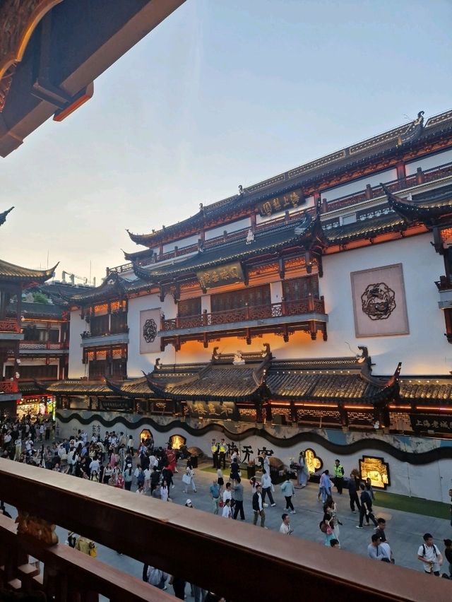 Have you experienced the calm of Yu Garden yet? 🌸🎐🎋