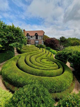 🌿✨ Jardins d’Étretat: Normandy’s Dreamlike Garden of Art and Nature ✨🌿    
