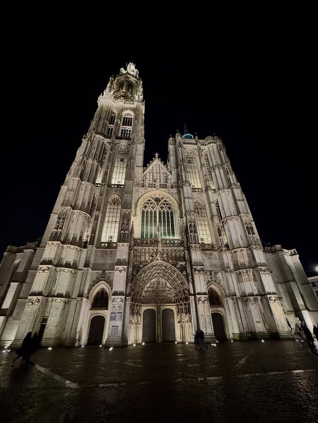 A Gothic Masterpiece in the Heart of Antwerp 🏰✨