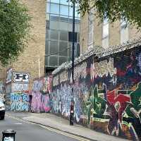 London🇬🇧Shoreditch & Its Canvas of Graffiti: London's Urban Art Gallery! 🏙️✨