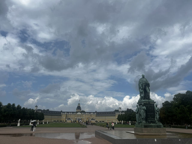 卡爾斯魯厄宮——巴洛克花園裡的時間旅行
