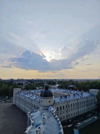 ความลับของพระราชวังกาชิน่า: จากคุกใต้ดินสู่จดหมายลึกลับ 🔮