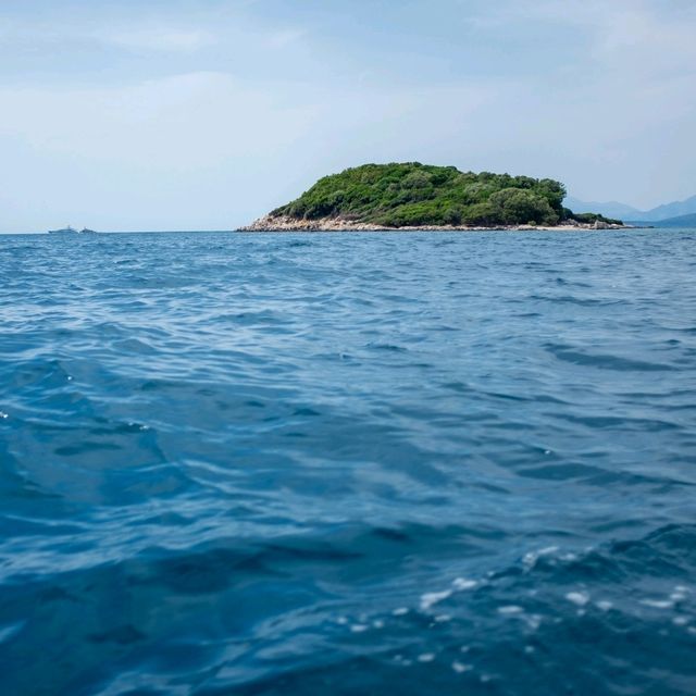 Turquoise Dreams — Sarandë’s Crystal Waters 🌊💎