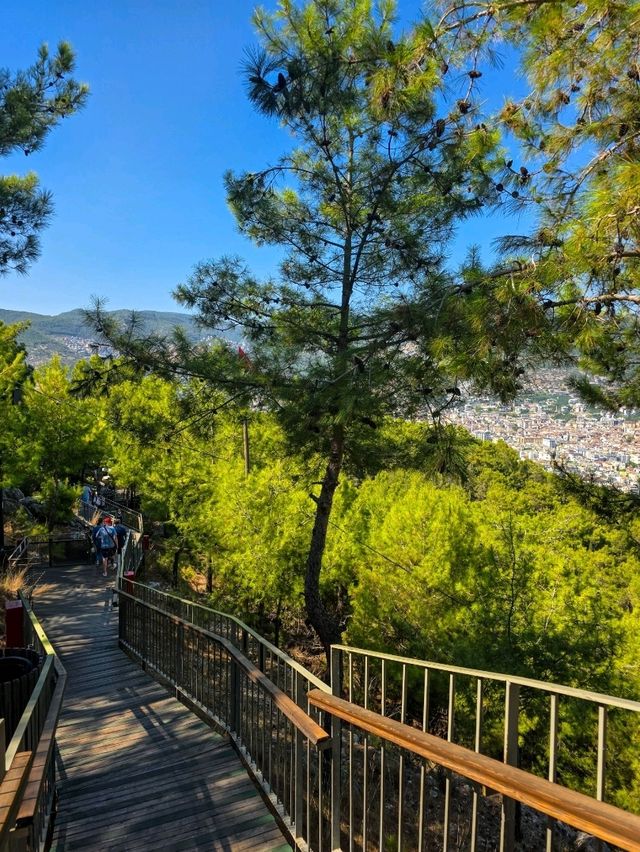 🏰 Alanya Castle – A Medieval City Above the Mediterranean