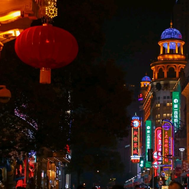 City Life at Nanjing Road, Shanghai 🏢🛍🌉
