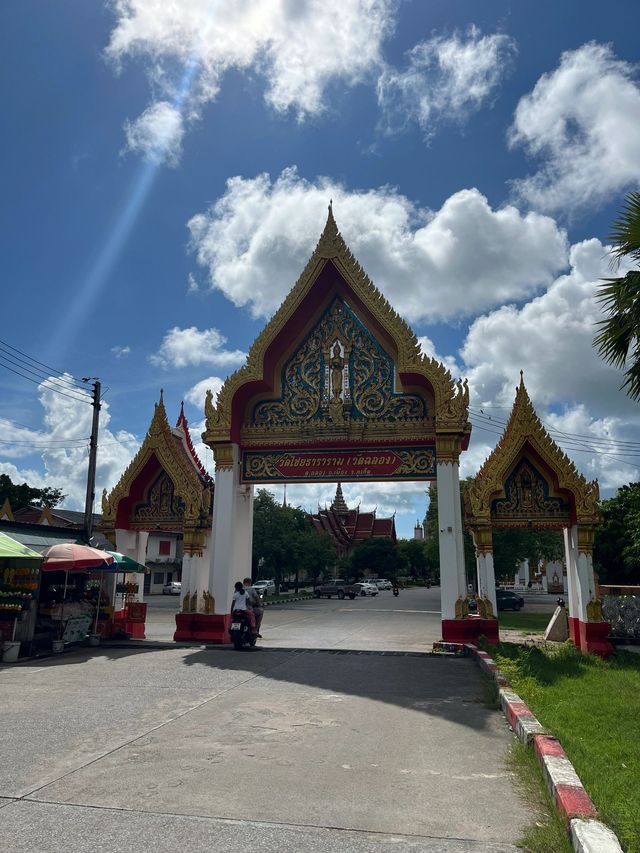 普吉島查龍寺，金碧輝煌驚艷之旅