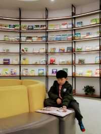 冬季室內遛孩子好去處｜熹閱堂：除了網紅旋轉樓梯 還有兒童閱讀區