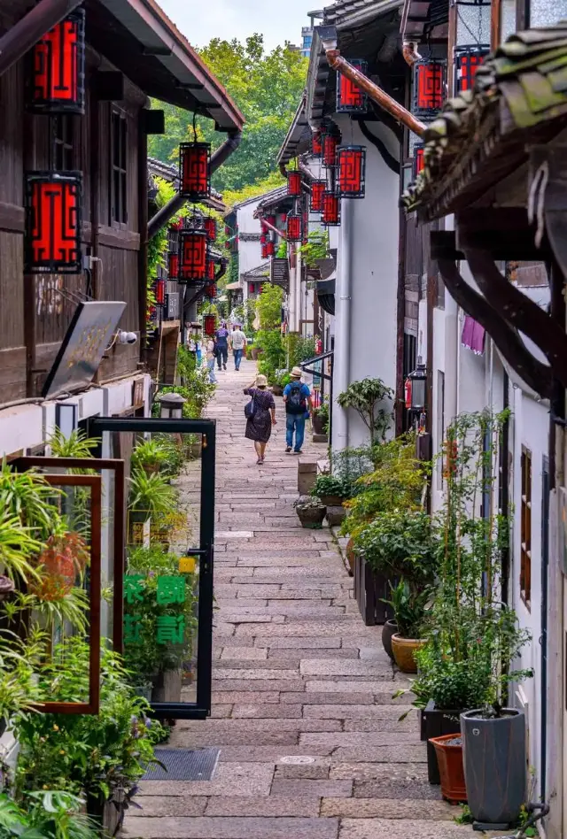Take a break and relax at Xiaohe Straight Street