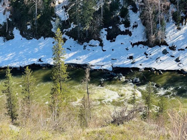 禾木與雪峰、森林、草地、藍天白雲最相襯