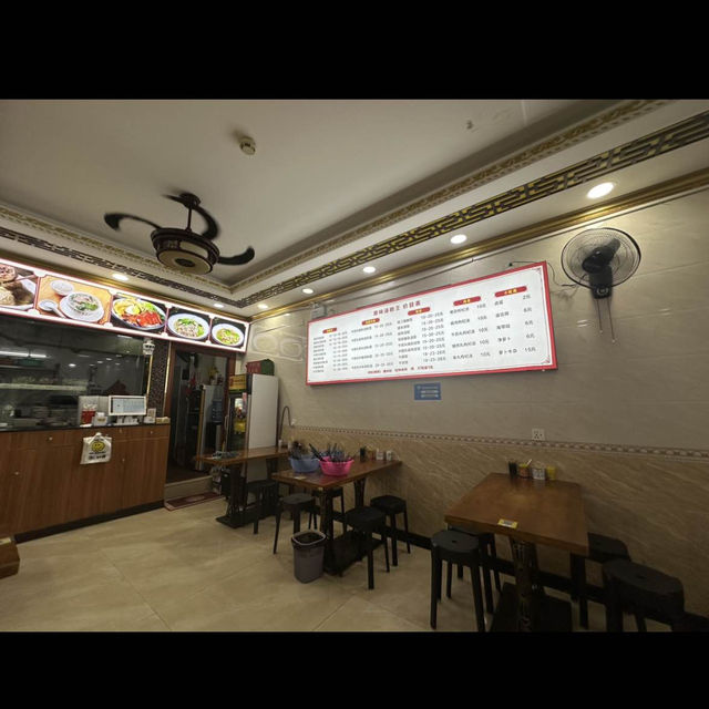어느 시간에 가도 항상 손님이 있는 맛집 :)