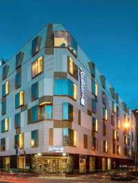 🌟 Brasov Bliss: Discover Radisson Blu Aurum! 🏨