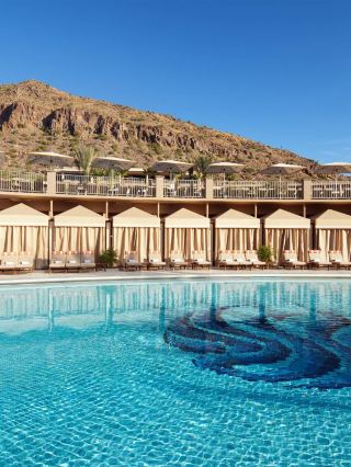 🌵✨ Scottsdale's Luxe Oasis: Canyon Suites Revealed! ✨🌵