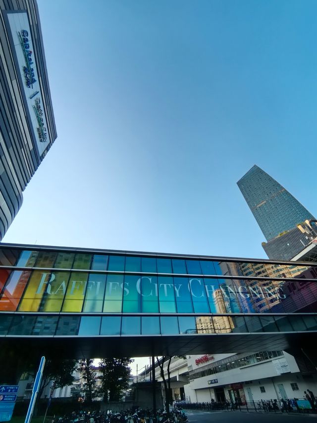 中山公園商圈人潮湧動的購物商場探店實錄：長寧來福士