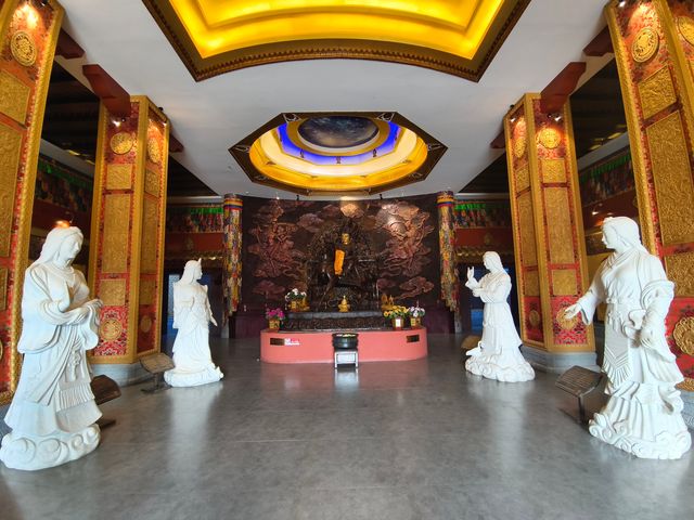 康藏秘境——甘孺格薩爾王城。
