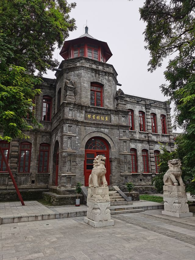 在路上：古蓮花池——中國十大名園之一。